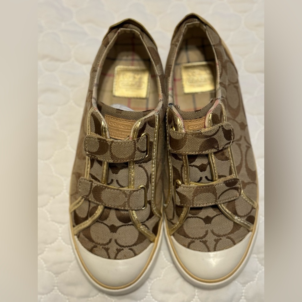 Coach women tennis shoes signature pattern khaki and gold